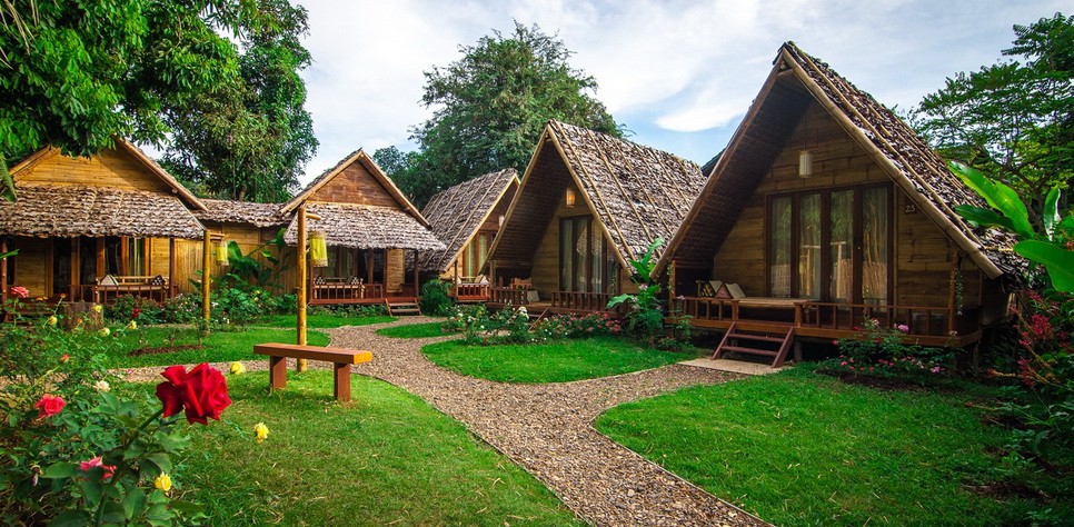 Top 8 des hôtels pas chers à Pai - Bungalows en bambou sur vue de joli jardin