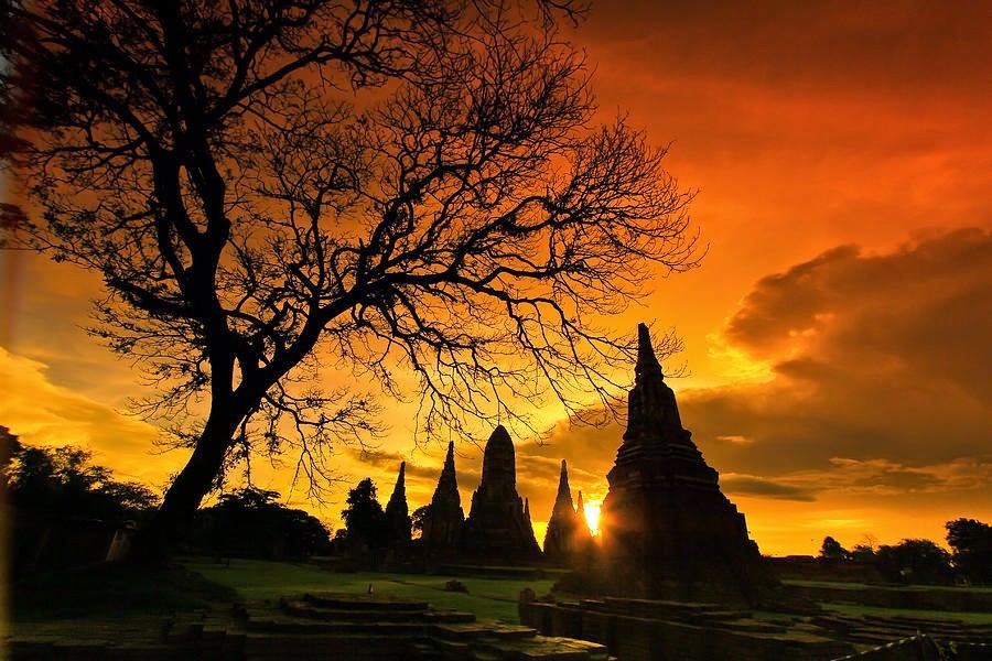 Top 10 des hôtels de charme à Ayutthaya - un temple au soleil couchant